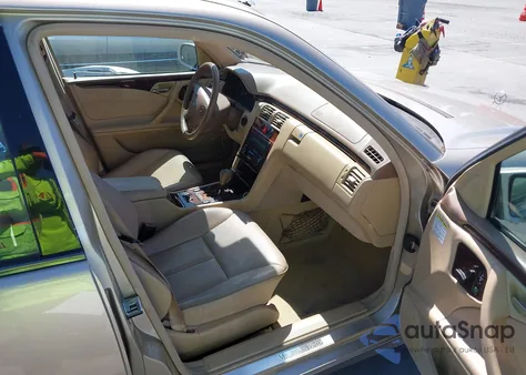 2000 Mercedes-Benz E 320 из США, поврежденный, VIN WDBJF65J5YB062631